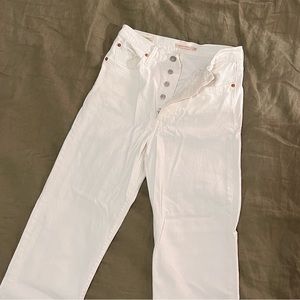 White Levi’s ribcage straight jeans, size 27
